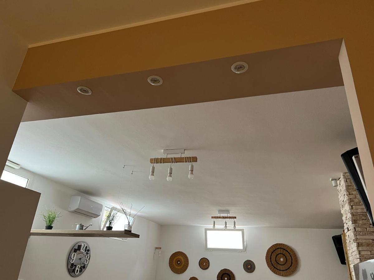 Tavernetta Open Space Apartment Specchia Bagian luar foto