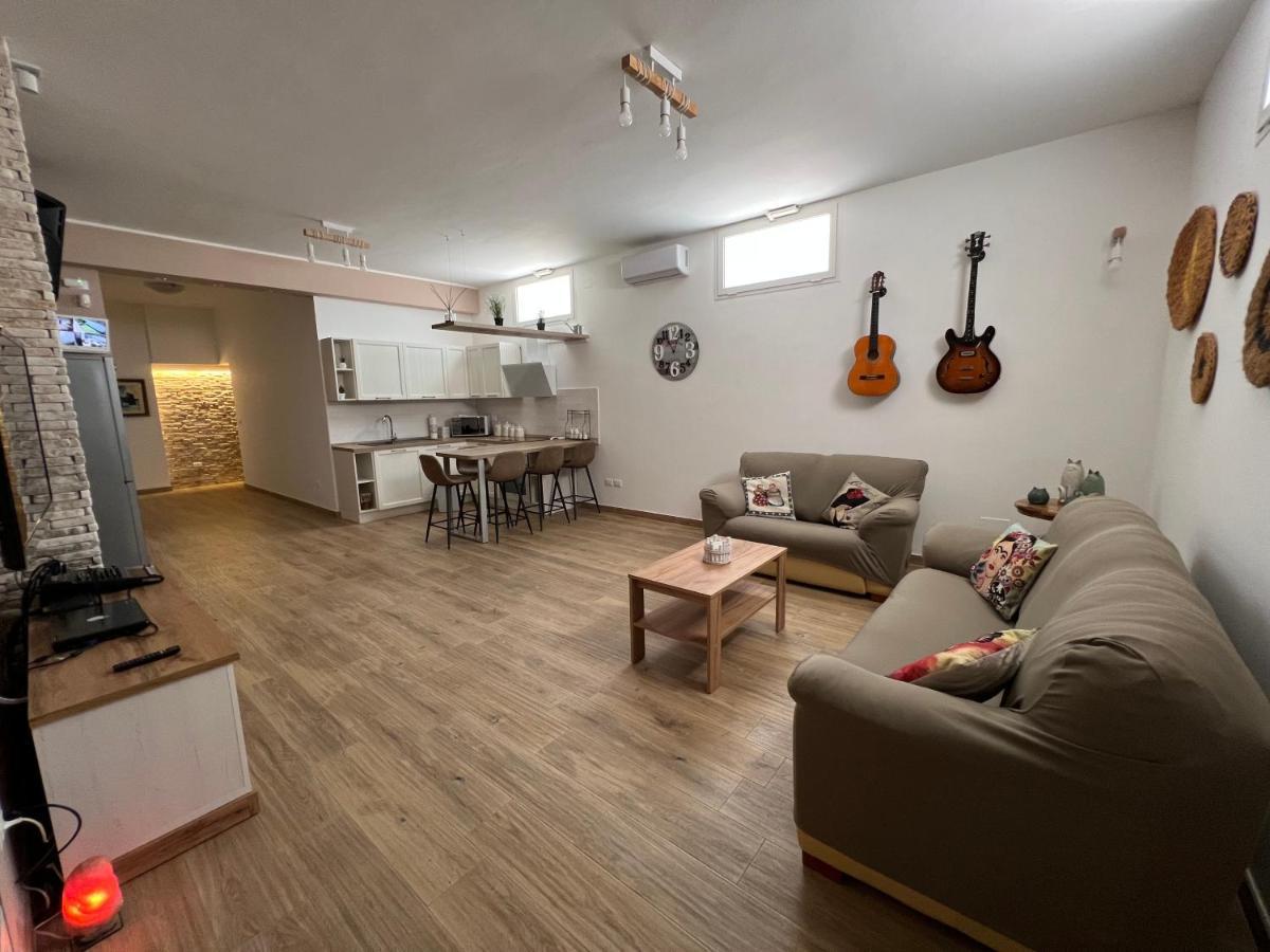 Tavernetta Open Space Apartment Specchia Bagian luar foto