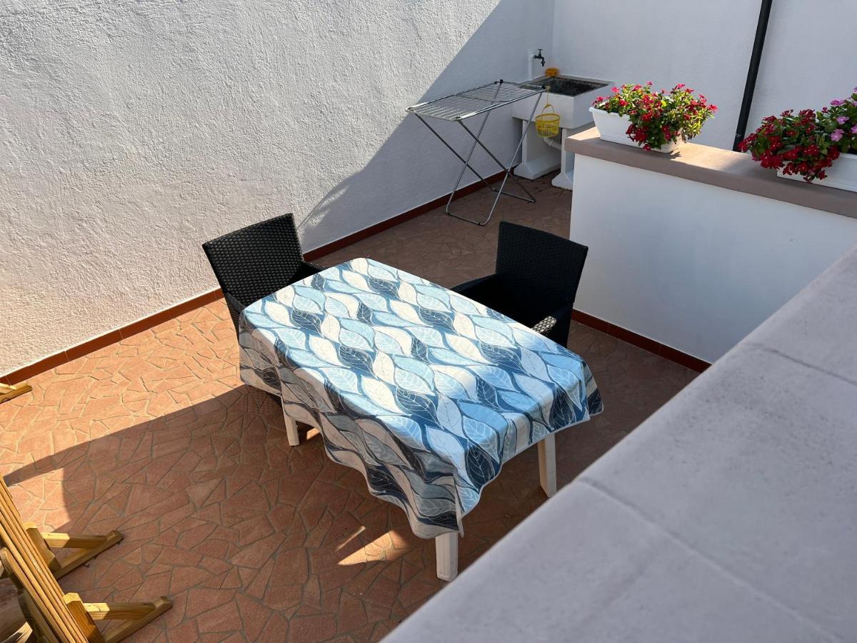Tavernetta Open Space Apartment Specchia Bagian luar foto