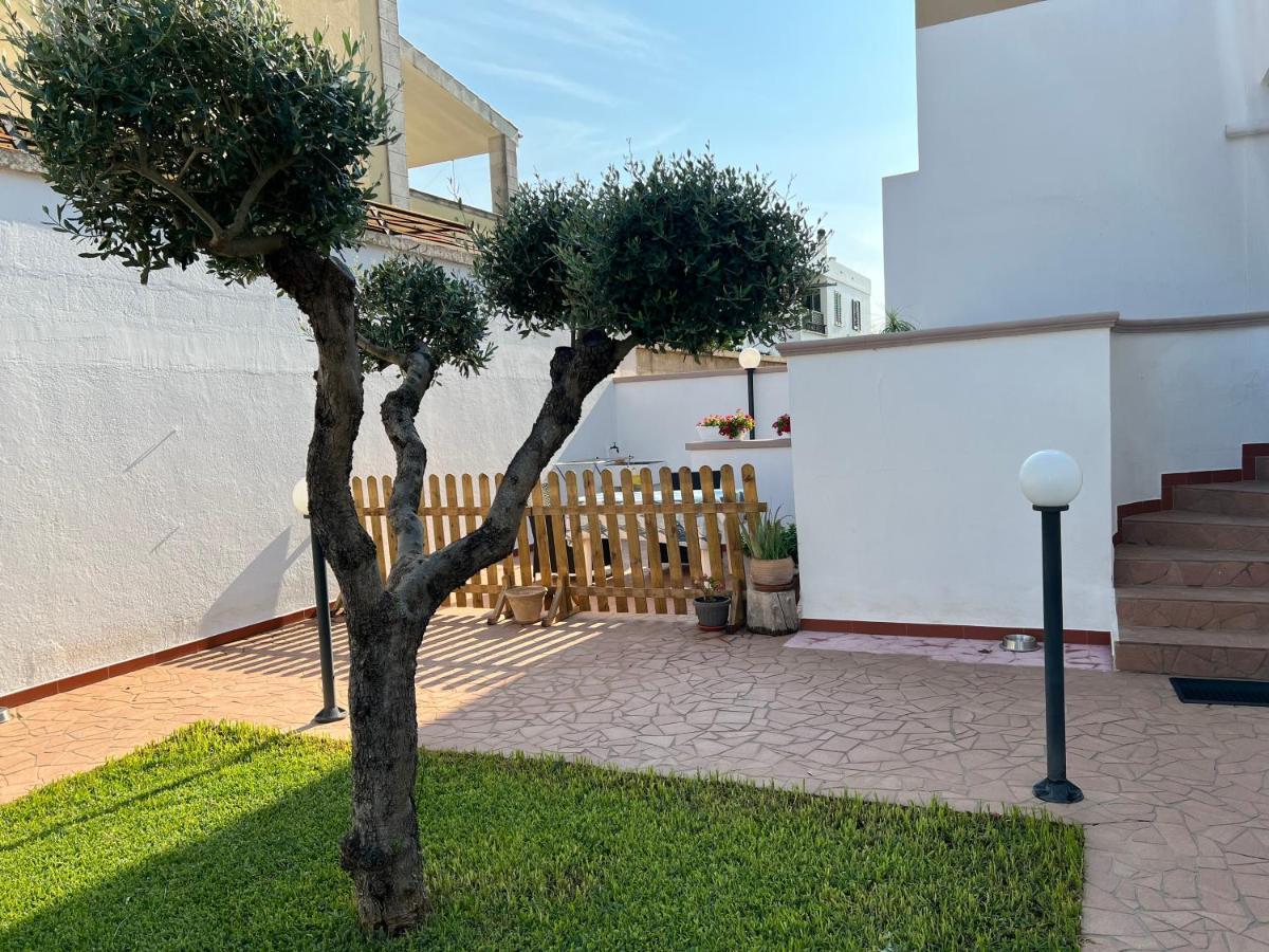 Tavernetta Open Space Apartment Specchia Bagian luar foto